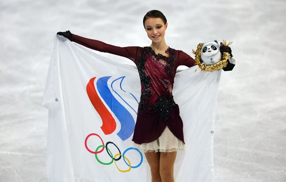 Щербакова показала фото с Валиевой из Олимпийской деревни в день закрытия Игр в Пекине