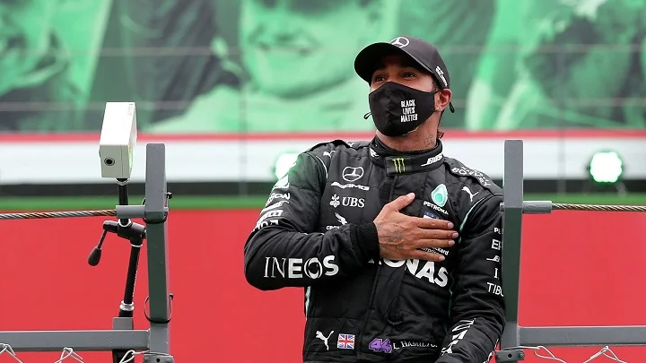 Хэмилтон о гонке в Бахрейне: «Мне пришлось решать проблему с батареей, что заняло кругов десять»