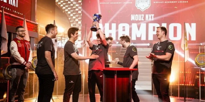 Eternal Fire Academy — MOUZ NXT. Прогноз на матч CS:GO (4 января 2022 года)