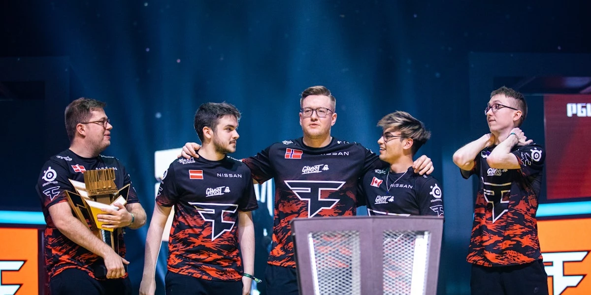 FaZe Clan — Fnatic. Прогноз и ставки на матч CS:GO (14 сентября 2023 года)