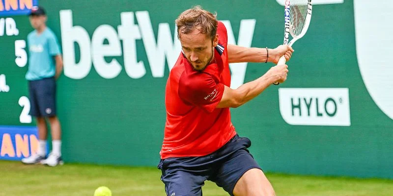 Медведев — Чжан. Прогноз и ставки на матч ATP Халле (19 июня 2024 года)
