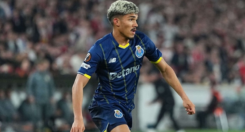 Обзор игрового момента матча Порту против Морейренсе