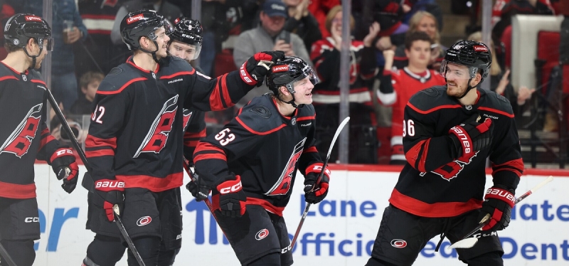 Атака Каролины Харрикейнз